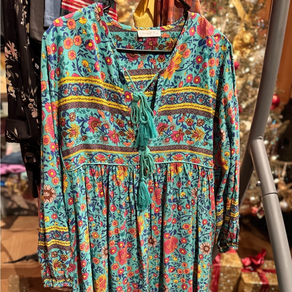 R Vioimos dress size larger nwot